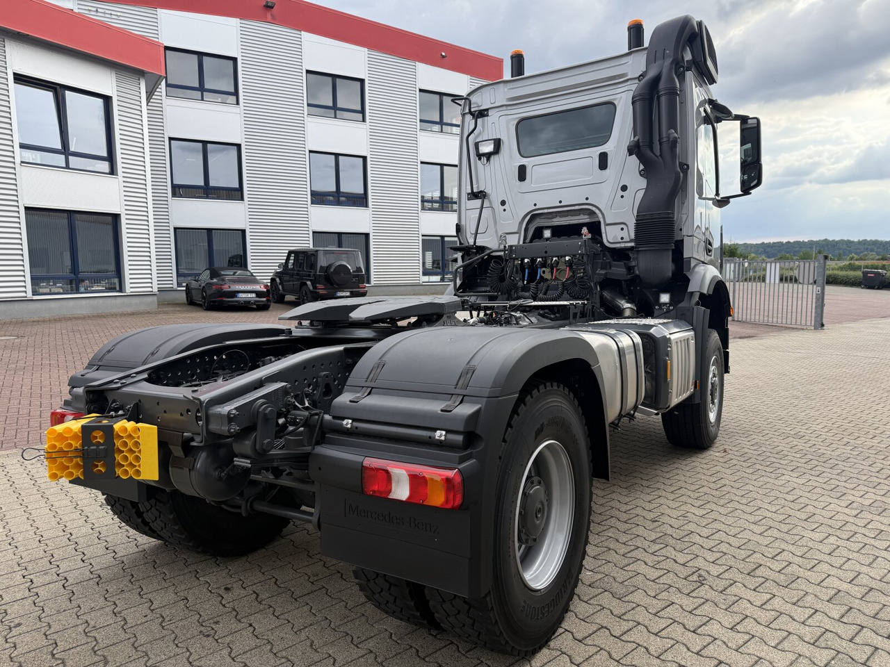 New Tractor unit Mercedes-Benz Arocs 1853 AS 4x4 Arocs 1853 AS 4x4, Retarder, MultimediaCockpit, Navi: picture 12 New Tractor unit Mercedes-Benz Arocs 1853 AS 4x4 Arocs 1853 AS 4x4, Retarder, MultimediaCockpit, Navi: picture 12