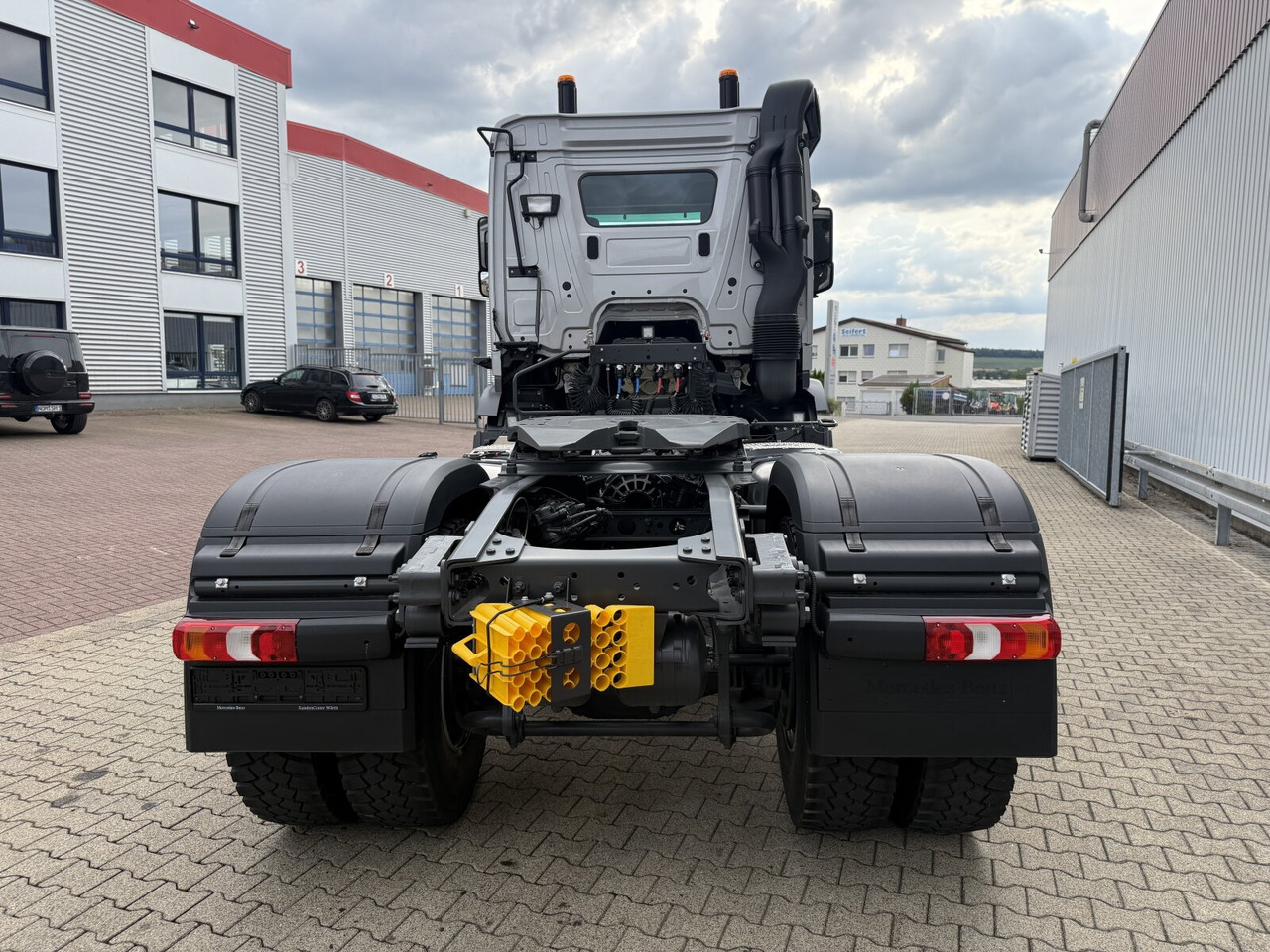 New Tractor unit Mercedes-Benz Arocs 1853 AS 4x4 Arocs 1853 AS 4x4, Retarder, MultimediaCockpit, Navi: picture 13 New Tractor unit Mercedes-Benz Arocs 1853 AS 4x4 Arocs 1853 AS 4x4, Retarder, MultimediaCockpit, Navi: picture 13