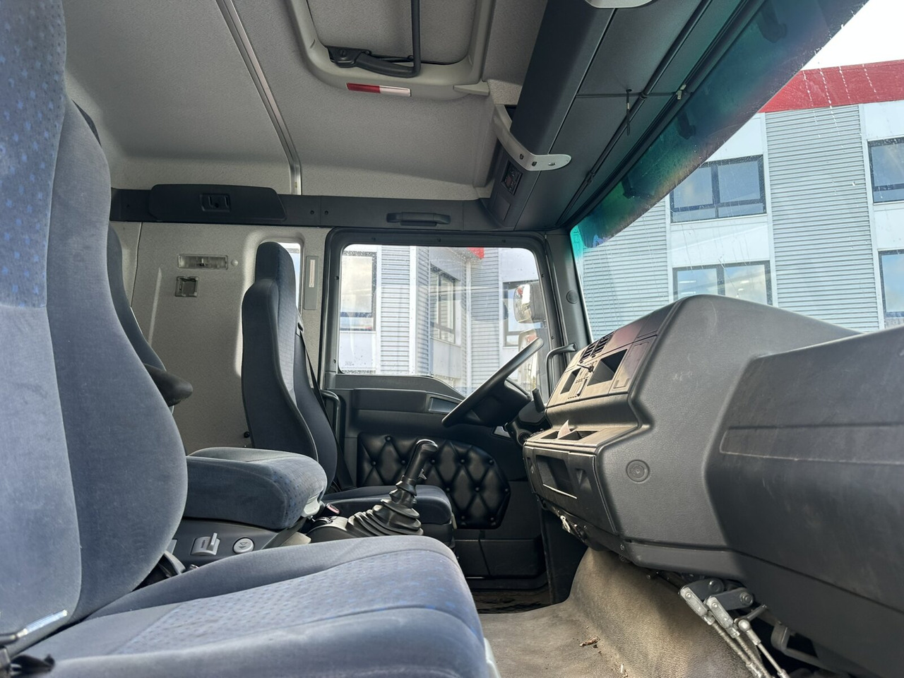 MAN TGA 18.350 4x2 LL TGA 18.350 4x2 LL, Fahrschulausstattung - Truck: picture 3 MAN TGA 18.350 4x2 LL TGA 18.350 4x2 LL, Fahrschulausstattung - Truck: picture 3