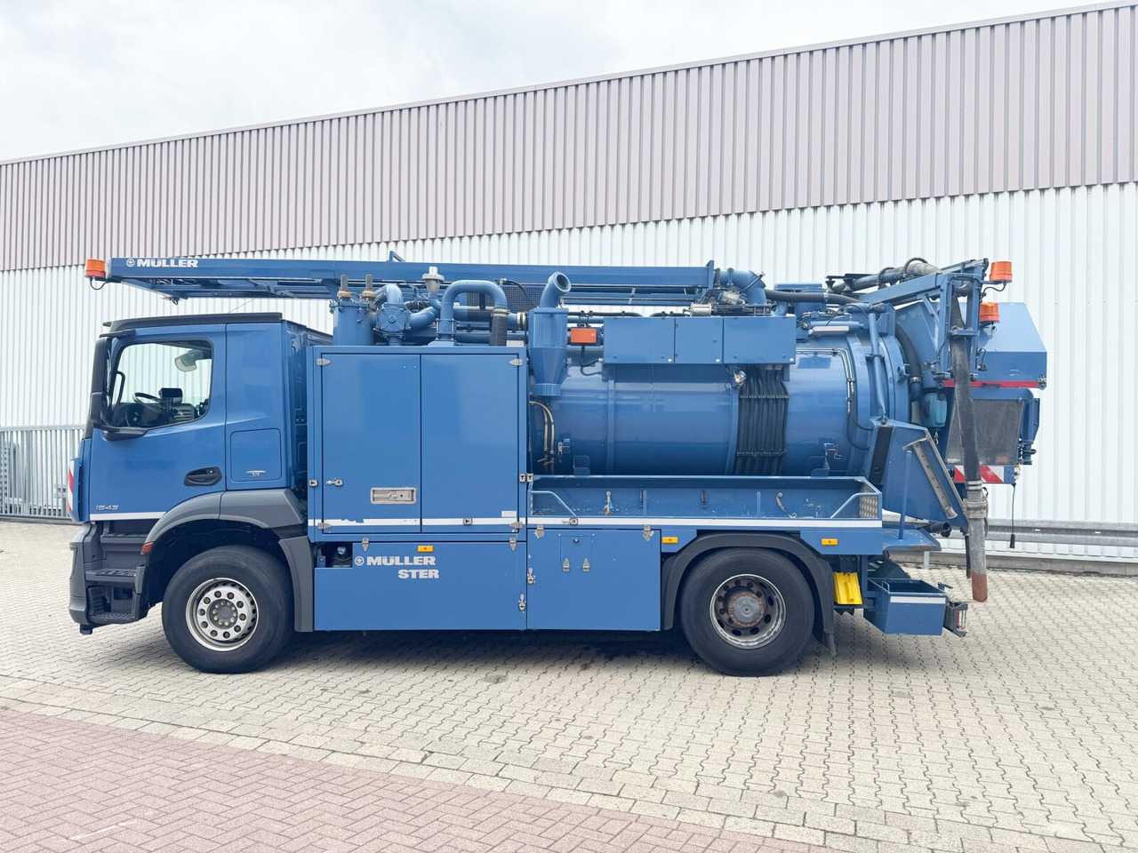 Mercedes-Benz Arocs 1843 L 4x2 Arocs 1843 L 4x2, Müller Canalmaster ca. 8m³, Standheizung, Funk - Truck: picture 5 Mercedes-Benz Arocs 1843 L 4x2 Arocs 1843 L 4x2, Müller Canalmaster ca. 8m³, Standheizung, Funk - Truck: picture 5