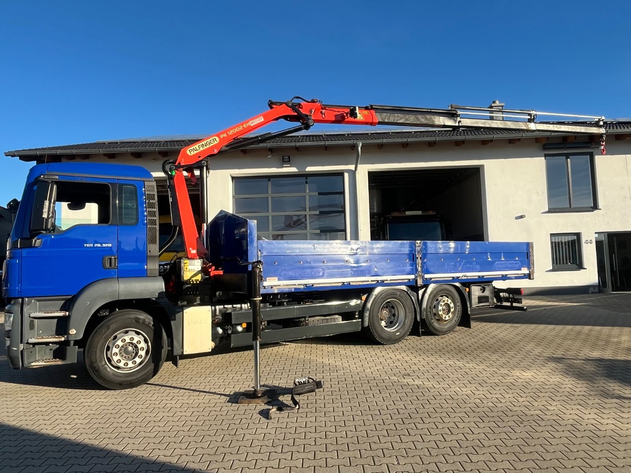 MAN TGS 26.320 Pritsche mit Kran Palfinger PK12002 - Dropside/ Flatbed truck, Crane truck: picture 1 MAN TGS 26.320 Pritsche mit Kran Palfinger PK12002 - Dropside/ Flatbed truck, Crane truck: picture 1