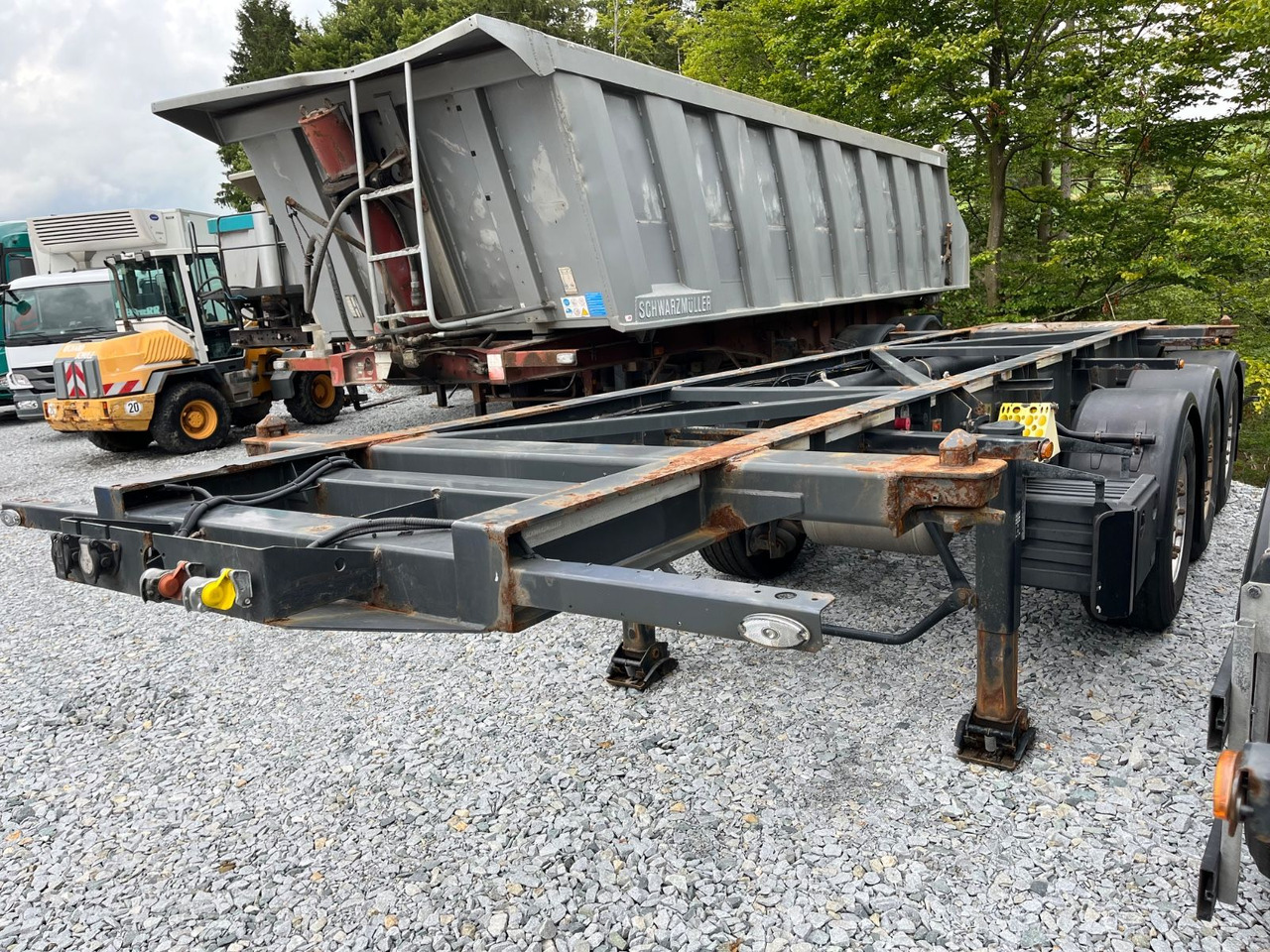 Schwarzmüller S1 R-Serie Tank Chassis ADR SAF Alufelgen - Container transporter/ Swap body semi-trailer: picture 3 Schwarzmüller S1 R-Serie Tank Chassis ADR SAF Alufelgen - Container transporter/ Swap body semi-trailer: picture 3