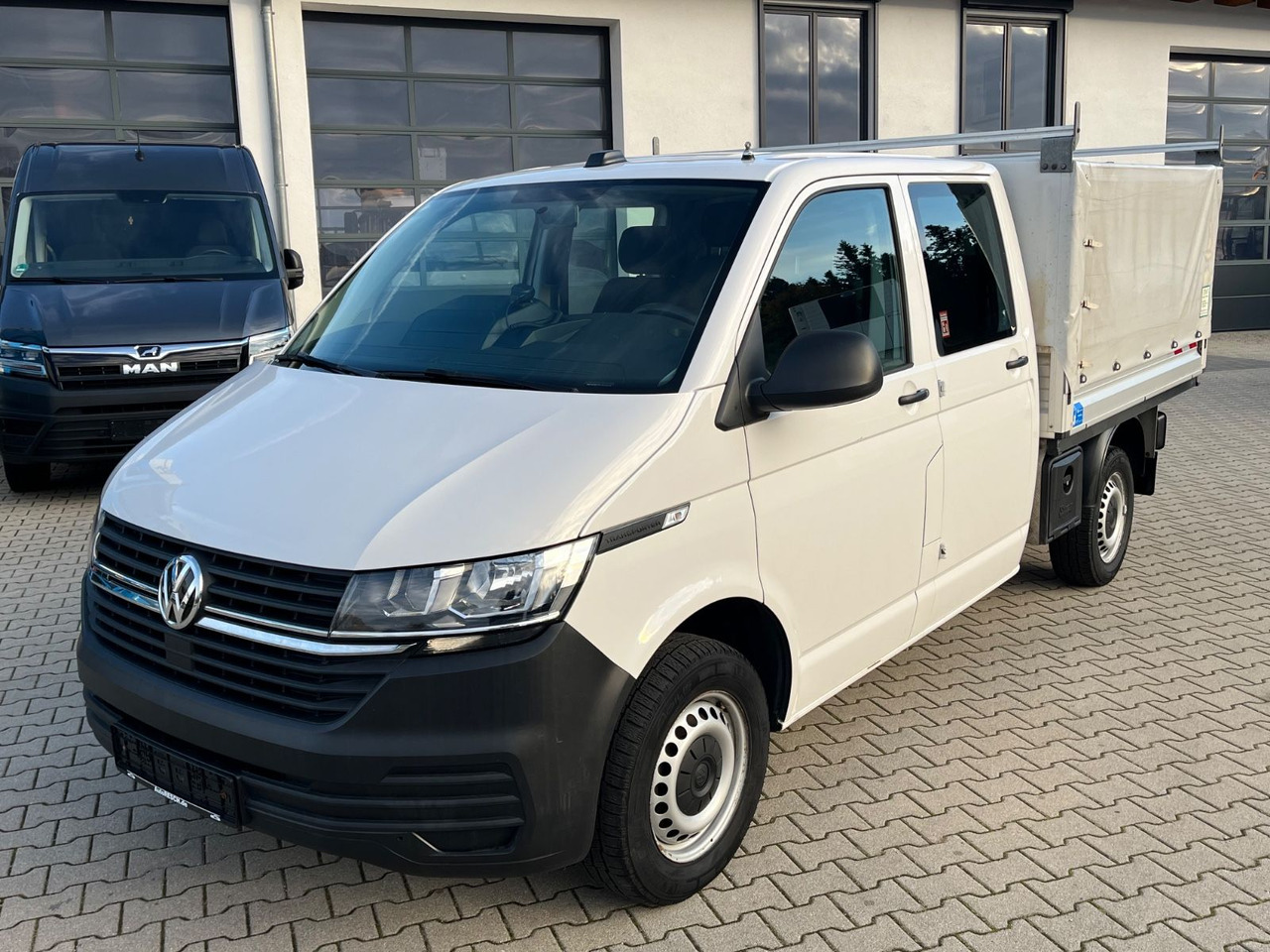 Volkswagen T6.1 DOKA Pritsche 4x4 Sperre Standheizung - Curtain side van, Combi van: picture 1 Volkswagen T6.1 DOKA Pritsche 4x4 Sperre Standheizung - Curtain side van, Combi van: picture 1