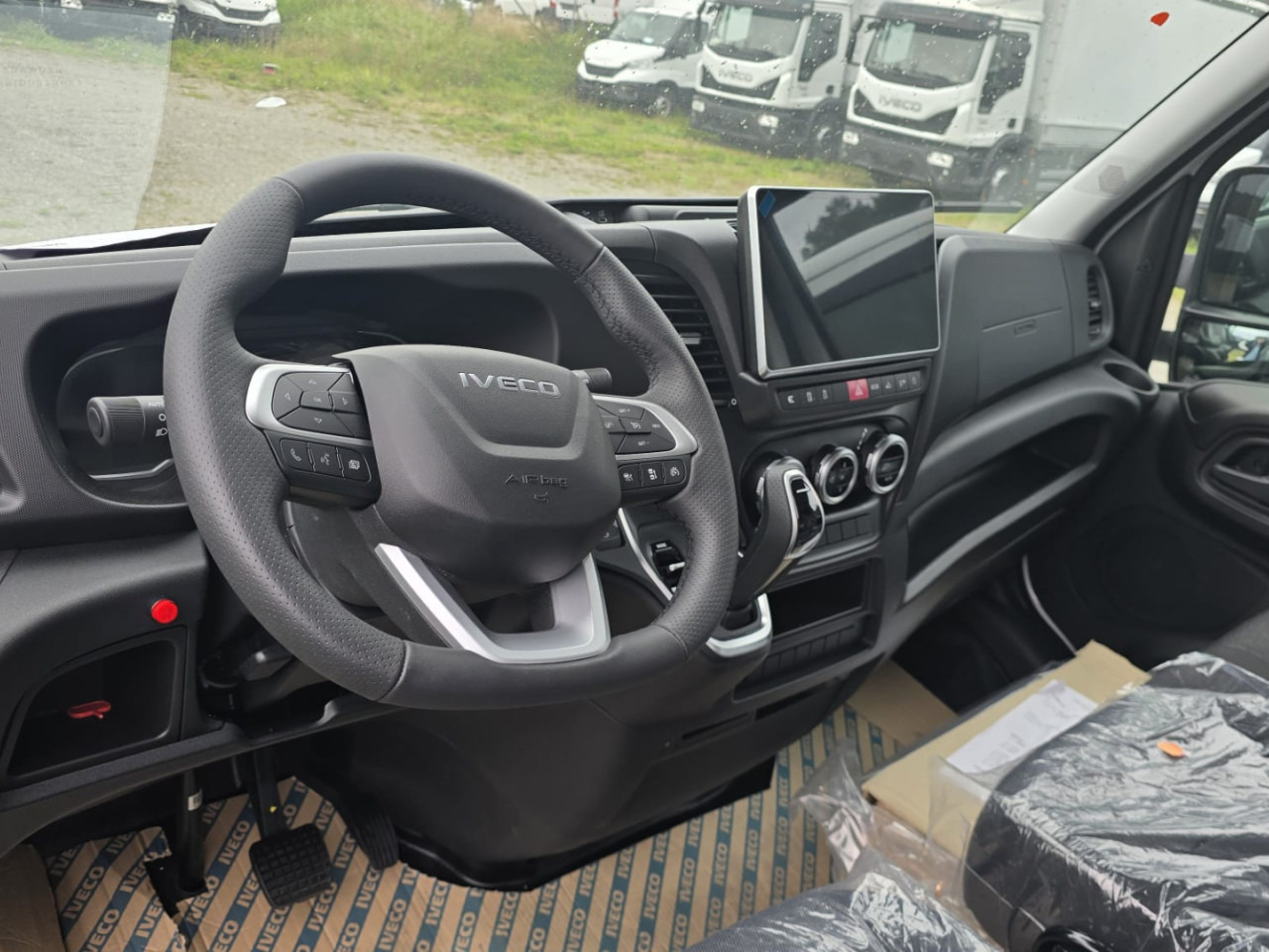 IVECO 35S18HA8 Pritsche (TOP Ausstattung) - Flatbed van: picture 3 IVECO 35S18HA8 Pritsche (TOP Ausstattung) - Flatbed van: picture 3