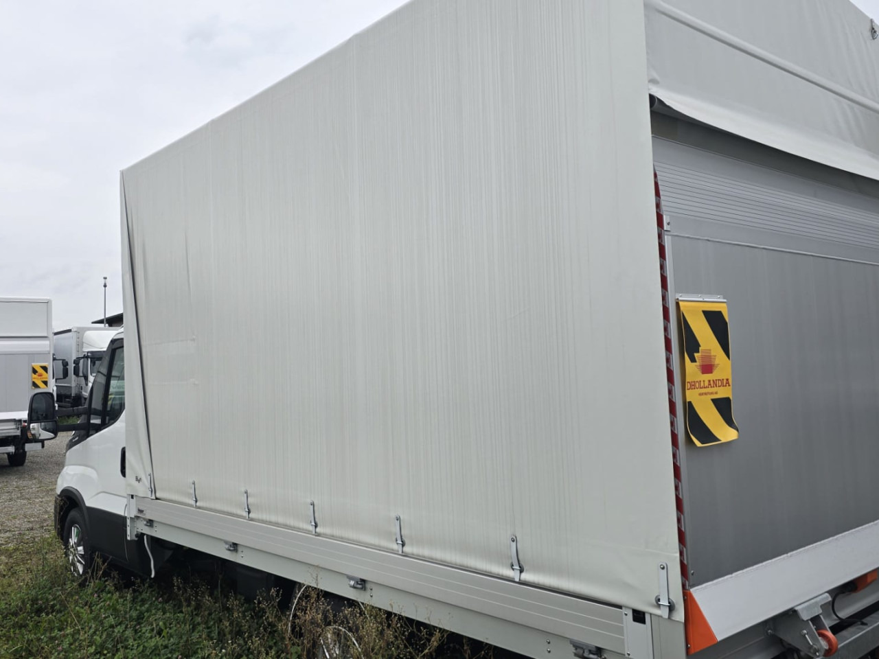 IVECO DAILY 35S18HA8 Blache mit Ladebordwand - Curtain side van: picture 3 IVECO DAILY 35S18HA8 Blache mit Ladebordwand - Curtain side van: picture 3