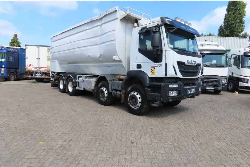 Iveco Eurotrakker 410 8x4. Light damages, 100% all working. 100% drivable - Tank truck: picture 3 Iveco Eurotrakker 410 8x4. Light damages, 100% all working. 100% drivable - Tank truck: picture 3