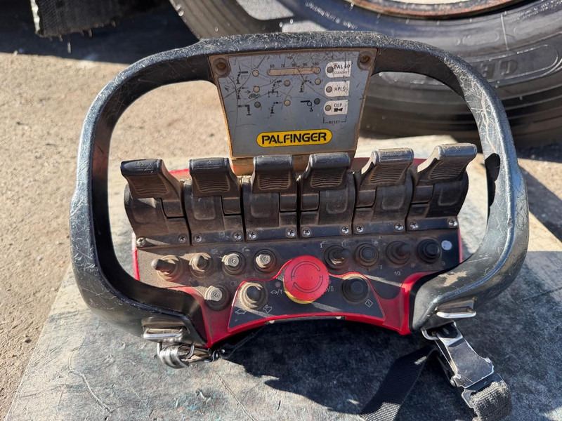 Crane truck Renault C480 8x4 TRIDEM + CRANE (20m!) PALFINGER PK33002-EH E (6x) - PLATFORM 8m25 - LIFT/STEERING - GOOD TIRES - BE TRUCK: picture 9