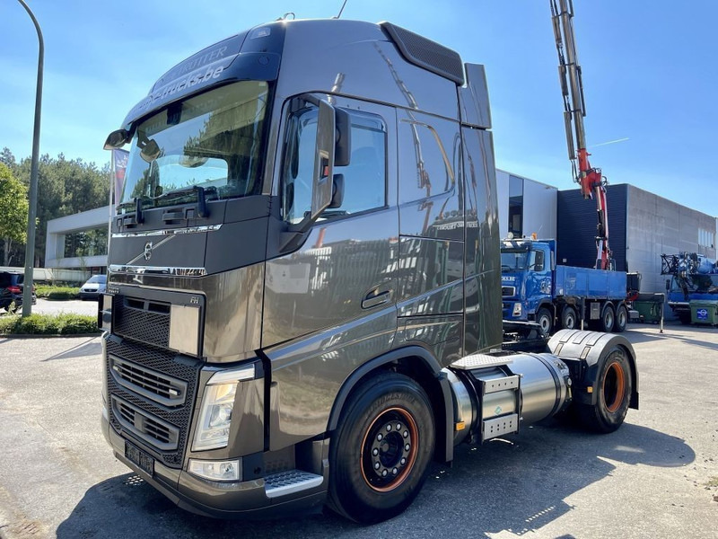 Volvo FH 460 LNG GAS ADR - ACC - Dynamic Steering - I-park Cool - Lane Keeping Support - collision warning - leather - ... BE Truck - Tractor unit: picture 3 Volvo FH 460 LNG GAS ADR - ACC - Dynamic Steering - I-park Cool - Lane Keeping Support - collision warning - leather - ... BE Truck - Tractor unit: picture 3
