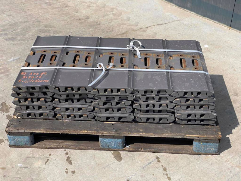 Case CX290 / CX300 Shoes/Pads - Frame/ Chassis for Construction machinery: picture 4 Case CX290 / CX300 Shoes/Pads - Frame/ Chassis for Construction machinery: picture 4
