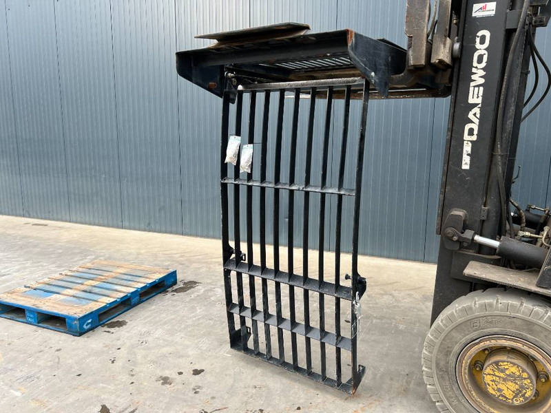 Cat 313E / 320F / 323E / 325F / 329E / 330F / 336E / 3 - Cab and interior for Construction machinery: picture 1 Cat 313E / 320F / 323E / 325F / 329E / 330F / 336E / 3 - Cab and interior for Construction machinery: picture 1