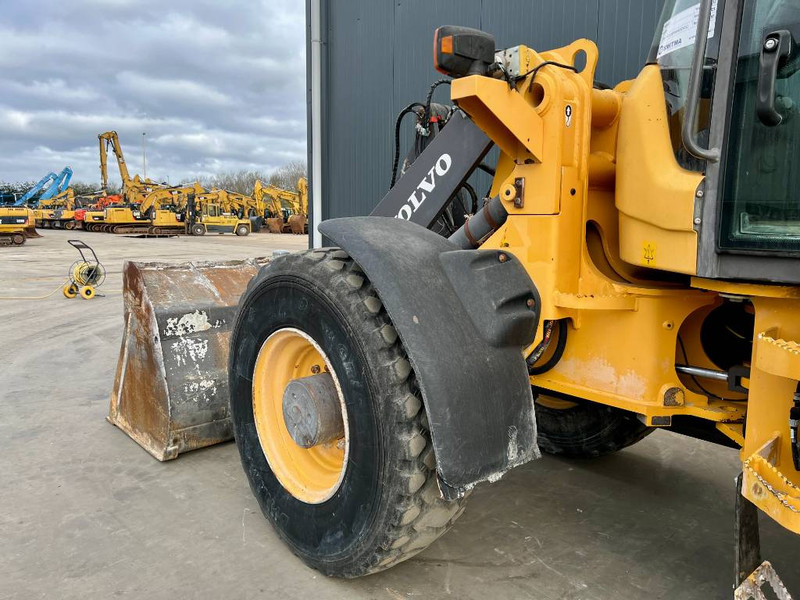 Wheel loader Volvo L50F: picture 8