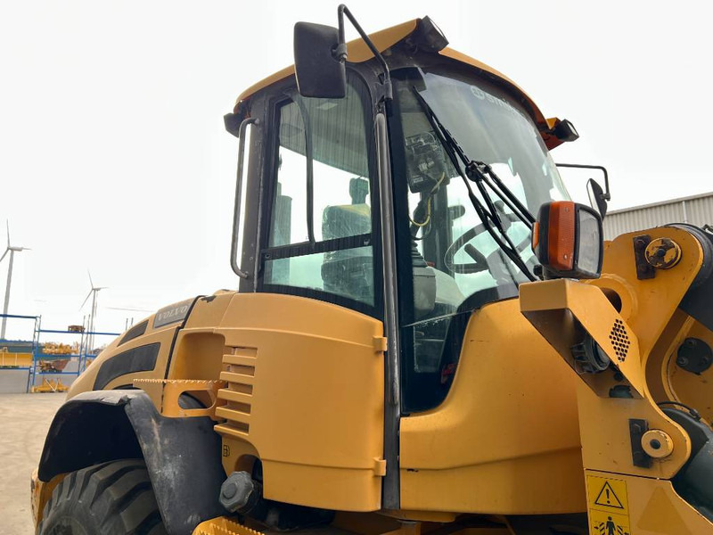 Wheel loader Volvo L50F: picture 17