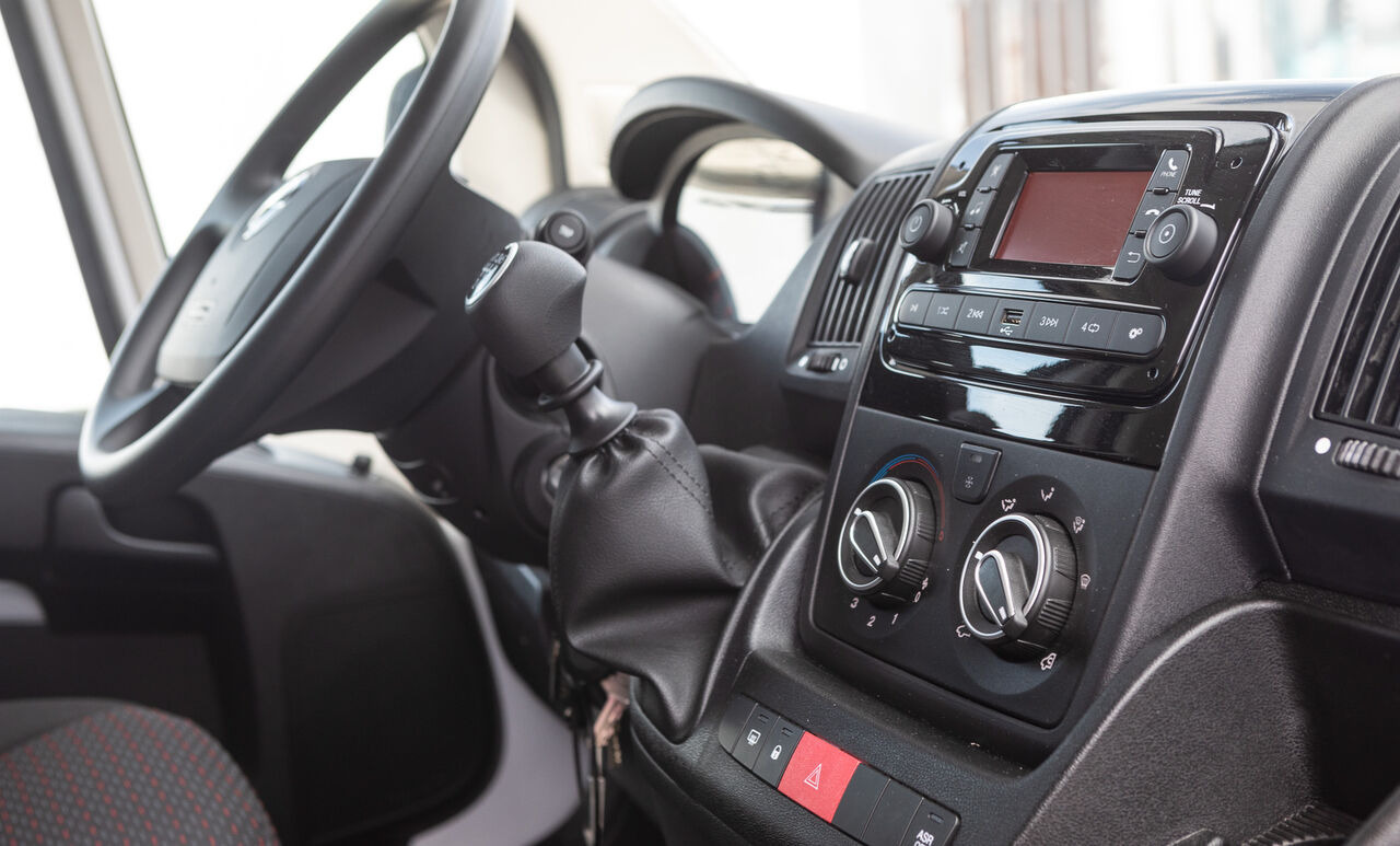 Interior photo 2: Lease a Bannert FOOD TRUCK Imbiss Handlowy Burger Kebab Bannert FOOD TRUCK Imbiss Handlowy Burger Kebab