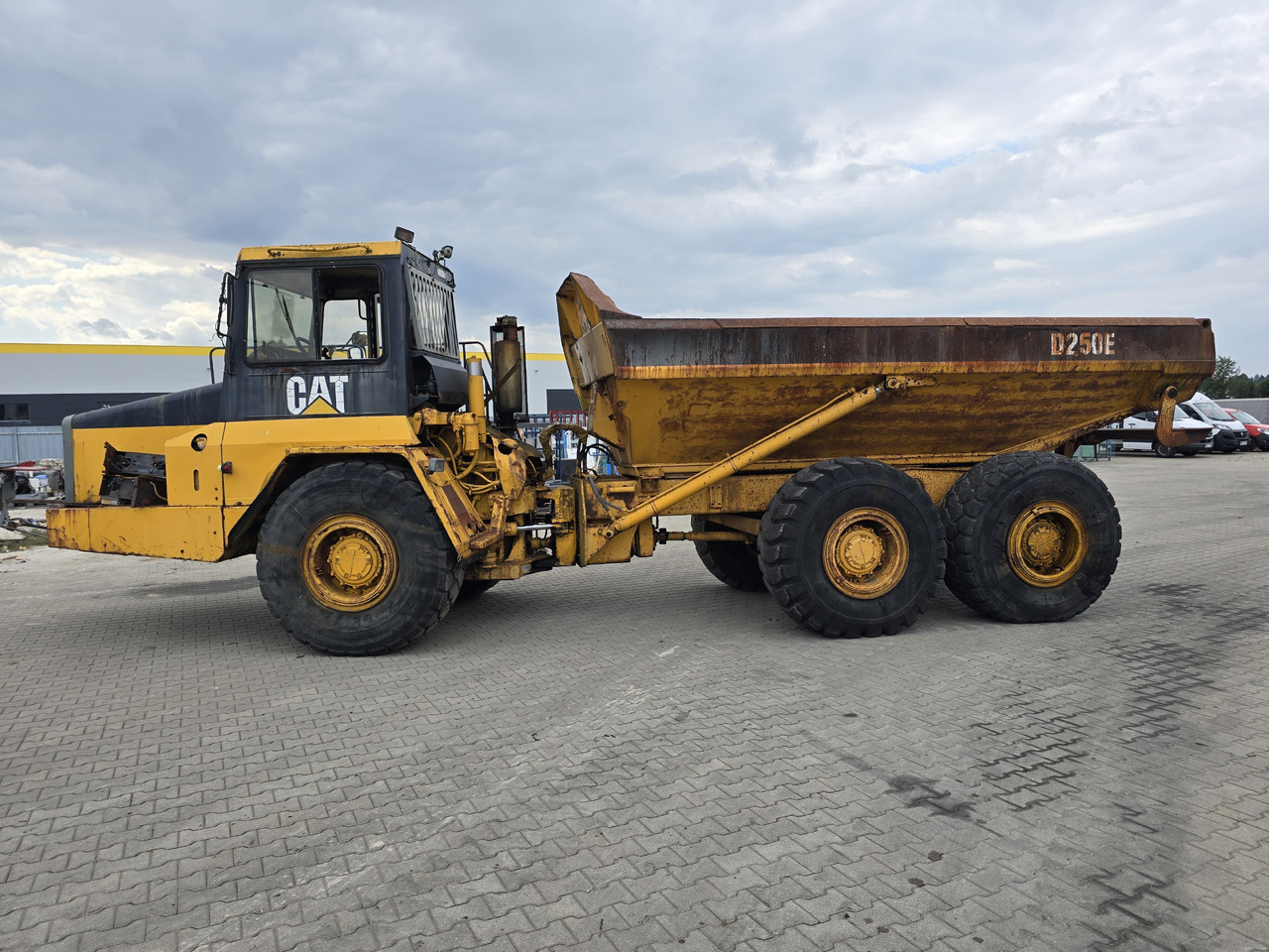 CATERPILLAR D 250 E - Articulated dumper: picture 4 CATERPILLAR D 250 E - Articulated dumper: picture 4