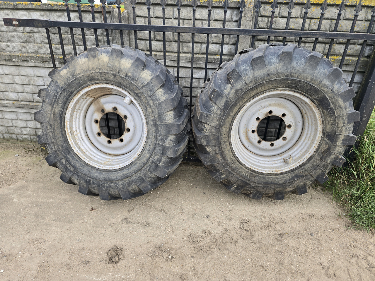 FORERUNNER 17.5 - 24 - Wheel and tire package for Agricultural machinery: picture 1 FORERUNNER 17.5 - 24 - Wheel and tire package for Agricultural machinery: picture 1