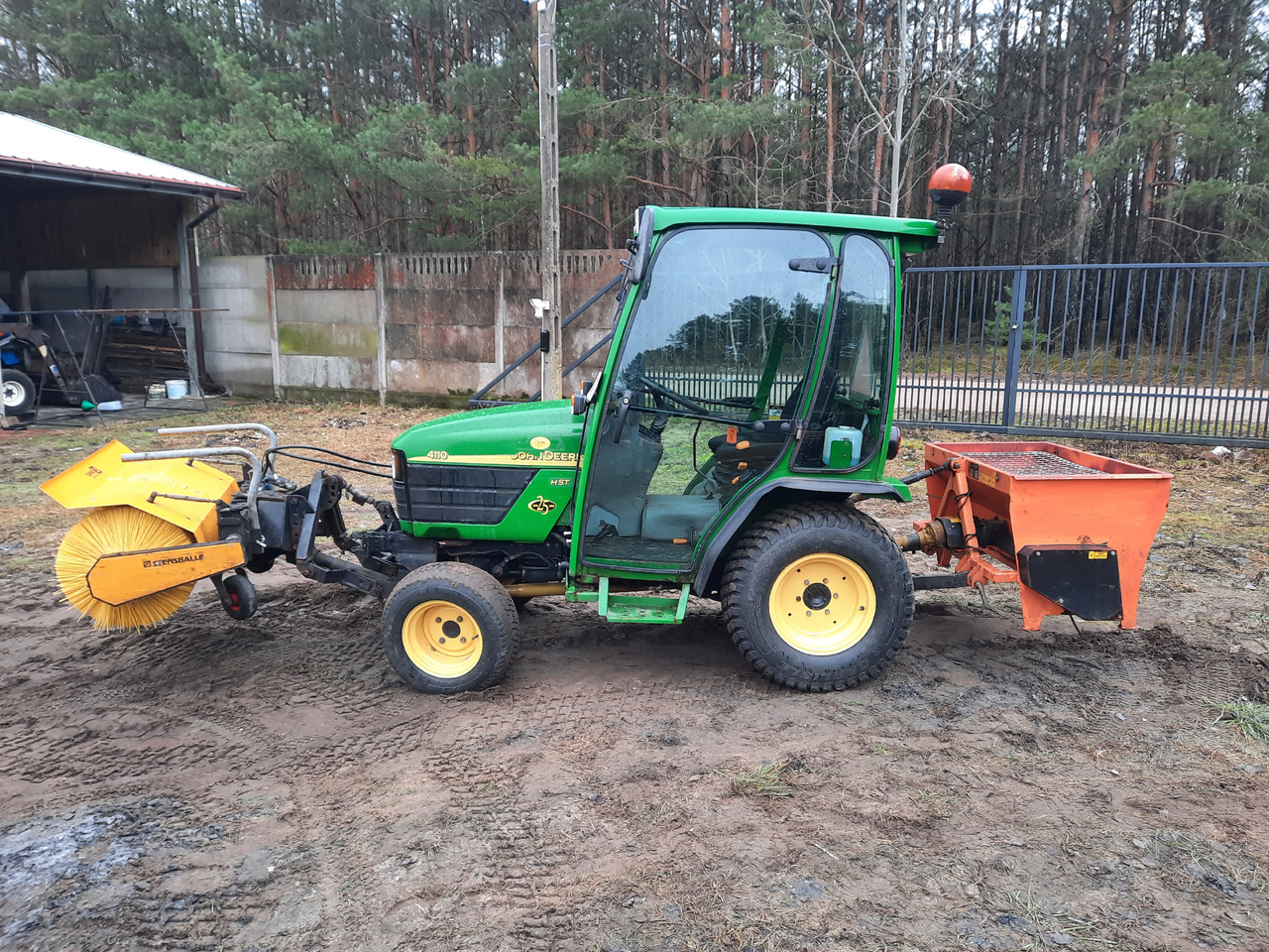 JOHN DEERE 4110 - Farm tractor: picture 3 JOHN DEERE 4110 - Farm tractor: picture 3