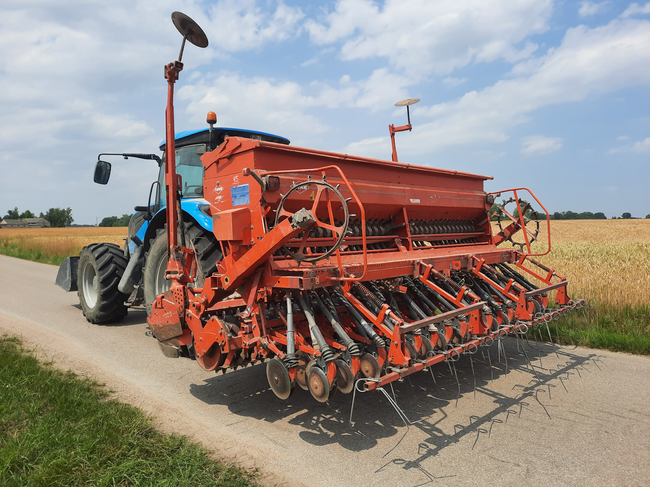 KUHN HR4003D INTEGRA 4000 - Combine seed drill: picture 2 KUHN HR4003D INTEGRA 4000 - Combine seed drill: picture 2