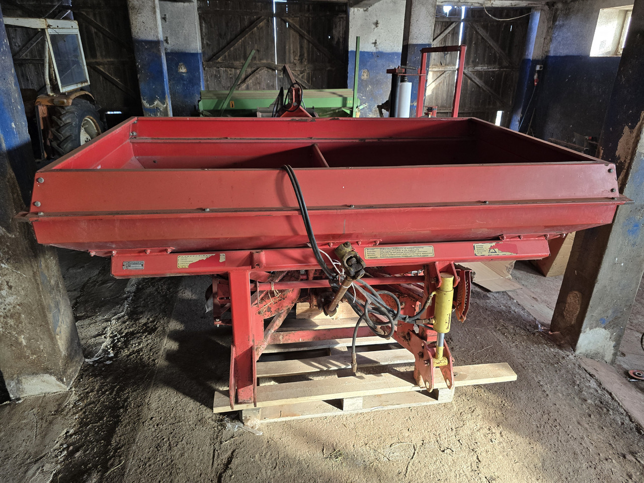 LELY CENTERLINER 1200 L - Fertilizer spreader: picture 4 LELY CENTERLINER 1200 L - Fertilizer spreader: picture 4