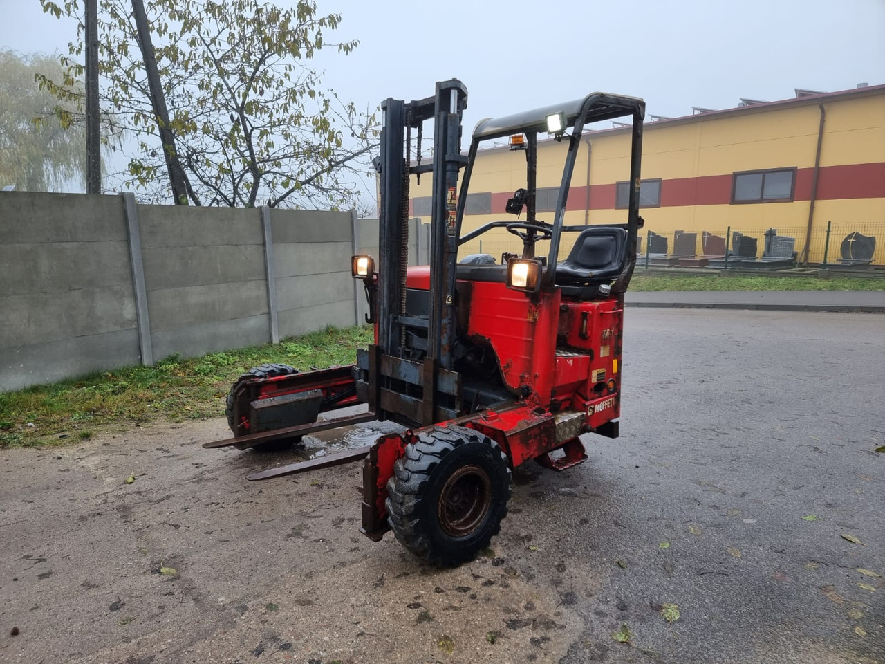 Moffett MS 20.3 - Truck mounted forklift: picture 2 Moffett MS 20.3 - Truck mounted forklift: picture 2
