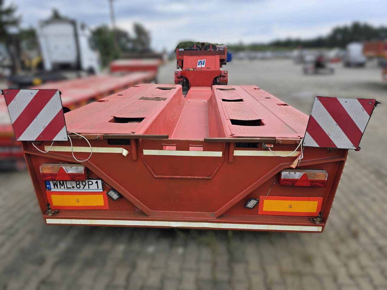 NICOLAS B4763D - Low loader semi-trailer: picture 4 NICOLAS B4763D - Low loader semi-trailer: picture 4