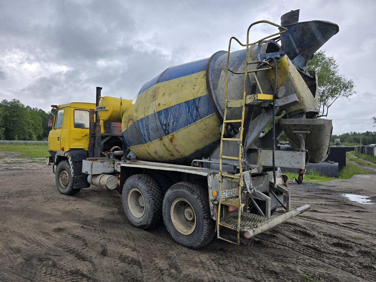 TATRA 6x6 (6 m3) betoniarka LIEBHERR - Concrete mixer truck: picture 3 TATRA 6x6 (6 m3) betoniarka LIEBHERR - Concrete mixer truck: picture 3