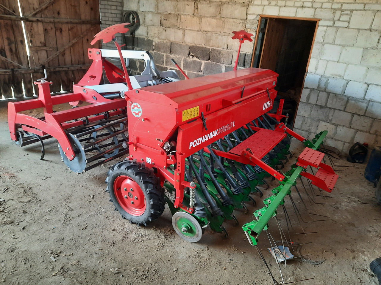 UNIA POZNANIAK 370/2.7L + ARAMIS 2,7R - Combine seed drill: picture 1 UNIA POZNANIAK 370/2.7L + ARAMIS 2,7R - Combine seed drill: picture 1