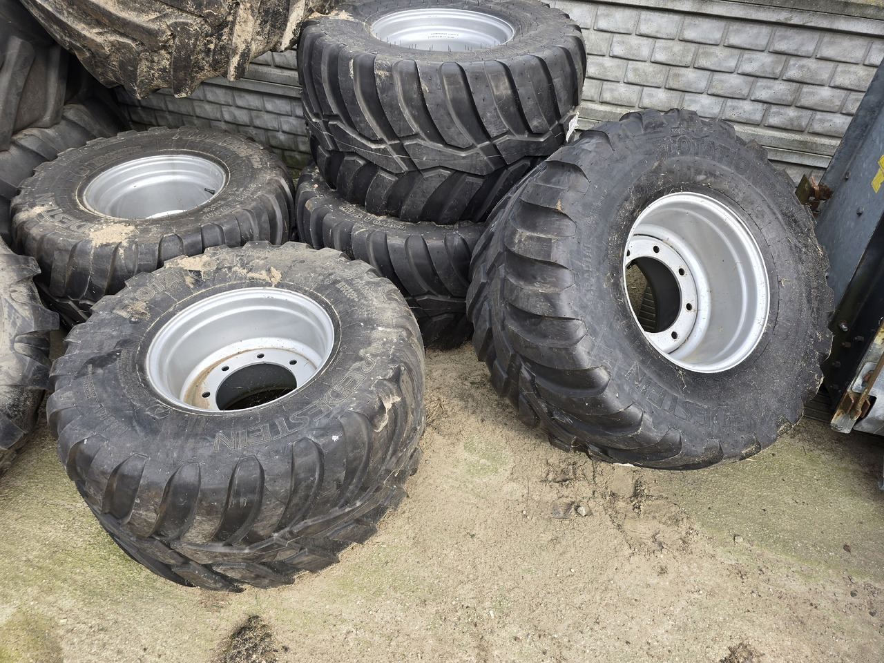 VREDESTEIN 520/50 R17 IMP - Wheel and tire package for Agricultural machinery: picture 1 VREDESTEIN 520/50 R17 IMP - Wheel and tire package for Agricultural machinery: picture 1