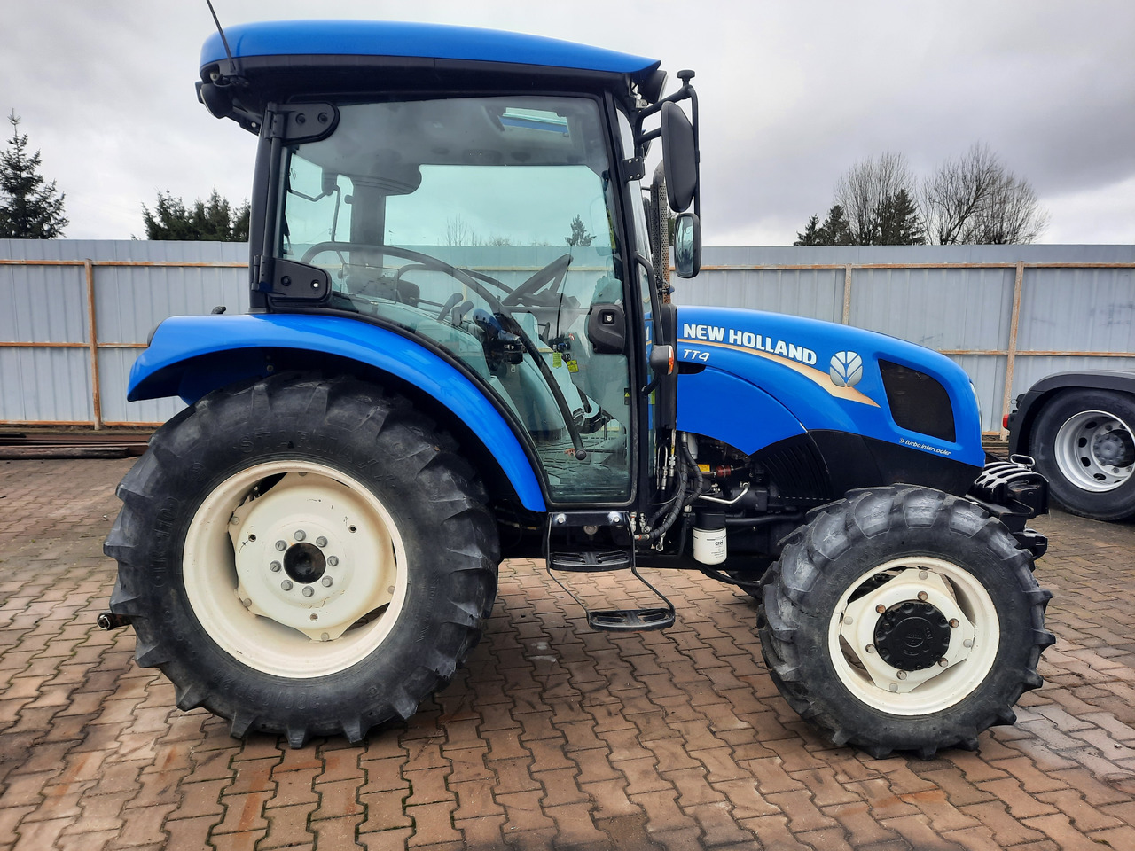 New-holland T4.65 - Farm tractor: picture 3 New-holland T4.65 - Farm tractor: picture 3