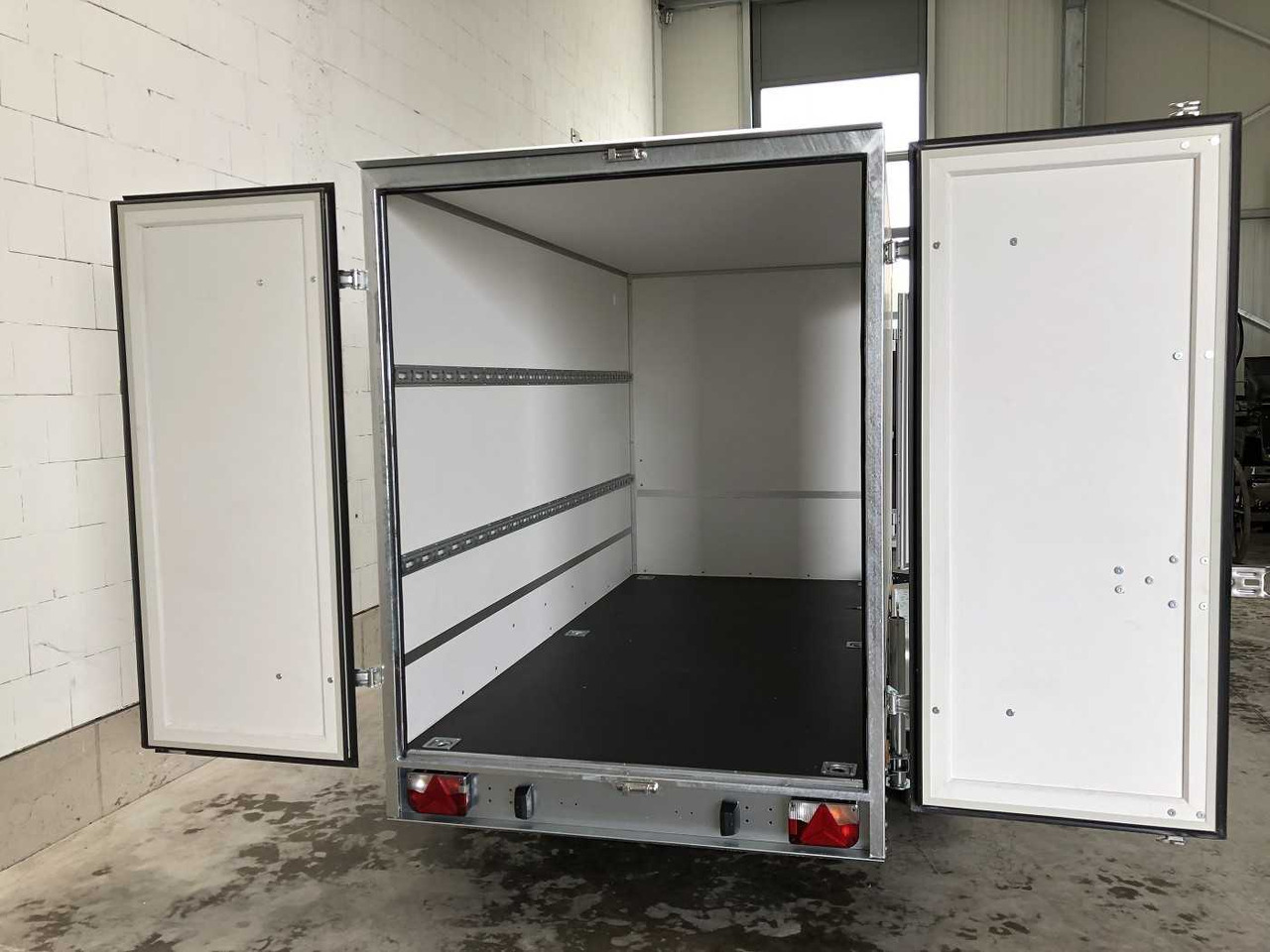 New Closed box trailer BLYSS F2030HTD Seitentür Kofferanhänger: picture 26