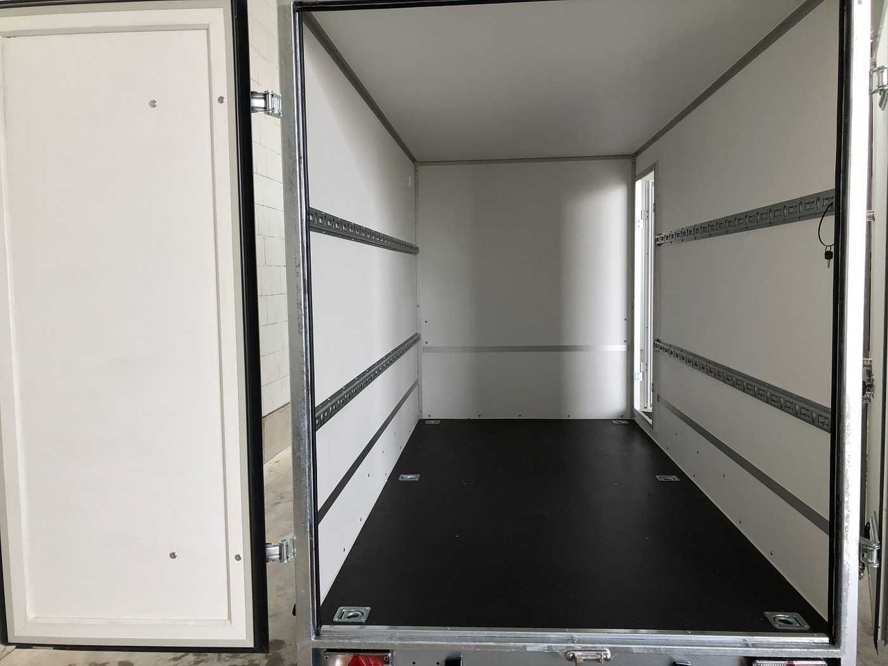 New Closed box trailer BLYSS F2030HTD Seitentür Kofferanhänger: picture 24