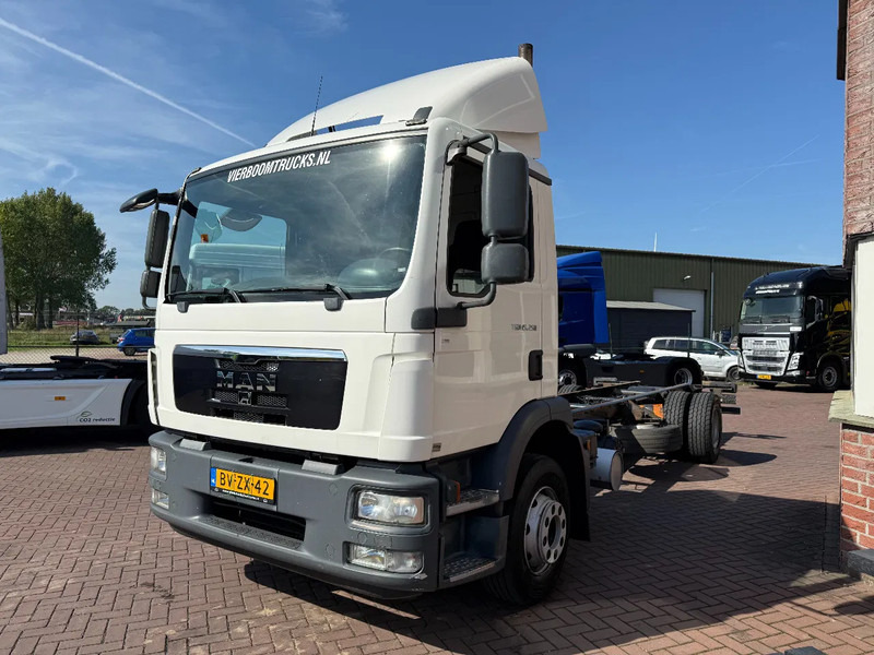 MAN TGM 15.250 TGM 15.250 4X2 BL / PTO-Nebenantrieb / voll MAN Service / Top Zustand !! - Cab chassis truck: picture 2 MAN TGM 15.250 TGM 15.250 4X2 BL / PTO-Nebenantrieb / voll MAN Service / Top Zustand !! - Cab chassis truck: picture 2