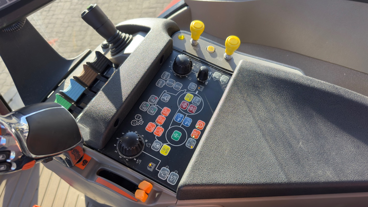 Case IH Puma 240 CVX RTK - Farm tractor: picture 4 Case IH Puma 240 CVX RTK - Farm tractor: picture 4