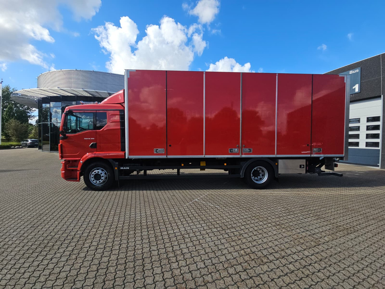 MAN TGM 18.320 - Box truck: picture 2 MAN TGM 18.320 - Box truck: picture 2