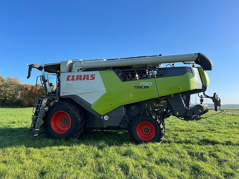 CLAAS Trion 750 - Combine harvester: picture 1 CLAAS Trion 750 - Combine harvester: picture 1