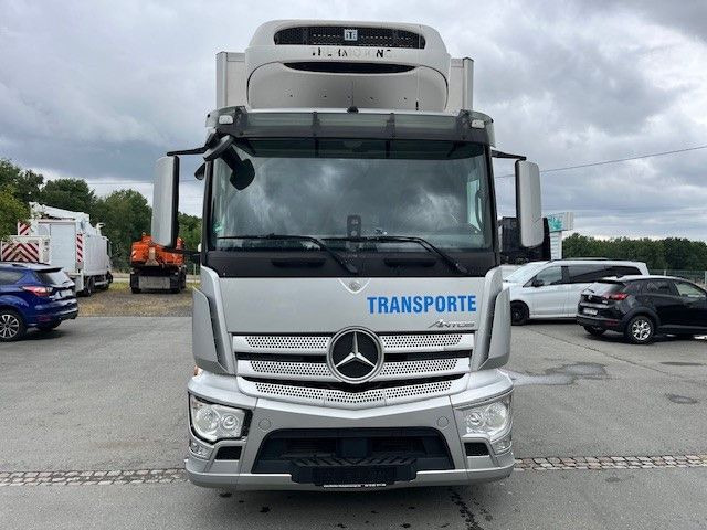 Lease a  Mercedes-Benz Antos1835 Tiefkühlaufbau  Ladebordw. Thermoking Mercedes-Benz Antos1835 Tiefkühlaufbau  Ladebordw. Thermoking: picture 9 Lease a  Mercedes-Benz Antos1835 Tiefkühlaufbau  Ladebordw. Thermoking Mercedes-Benz Antos1835 Tiefkühlaufbau  Ladebordw. Thermoking: picture 9
