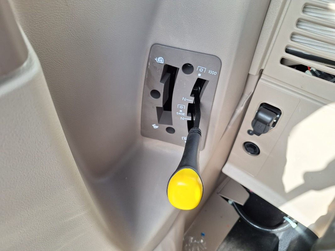 John Deere 6100M **MIETRÜCKLÄUFER** - Farm tractor: picture 5 John Deere 6100M **MIETRÜCKLÄUFER** - Farm tractor: picture 5