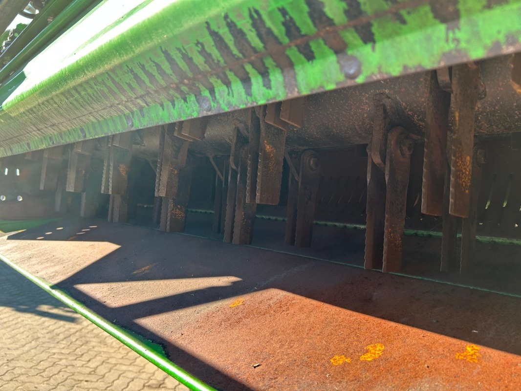 John Deere T660 - Combine harvester: picture 2 John Deere T660 - Combine harvester: picture 2