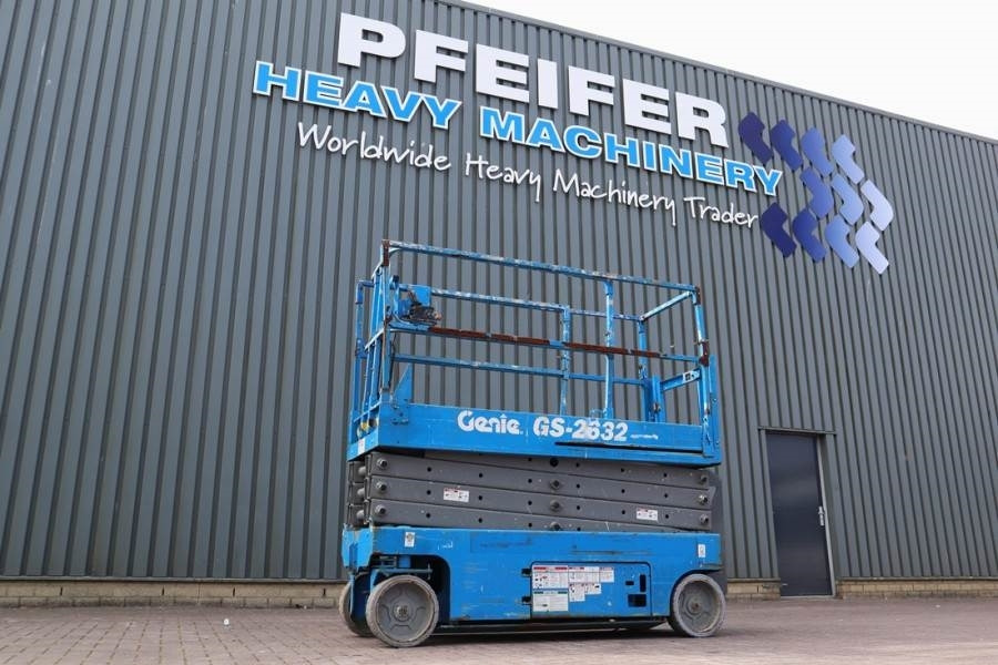 Genie GS2632 Electric, Working Height 10m, 227kg Capacit - Scissor lift: picture 1 Genie GS2632 Electric, Working Height 10m, 227kg Capacit - Scissor lift: picture 1