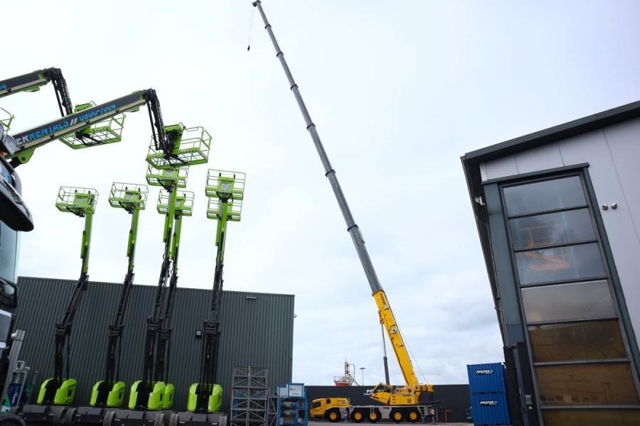 Grove GMK5250XL-1 Available Immediately, Dutch Registrat - All terrain crane: picture 3 Grove GMK5250XL-1 Available Immediately, Dutch Registrat - All terrain crane: picture 3