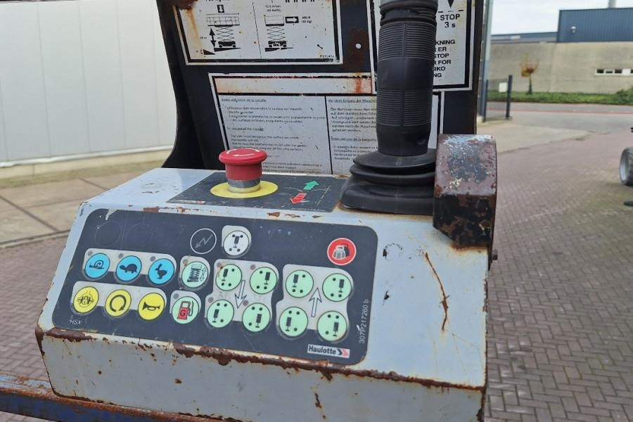 Scissor lift Haulotte H12SXL Diesel, 4x4 Drive, 12m Working Height, 700k: picture 6