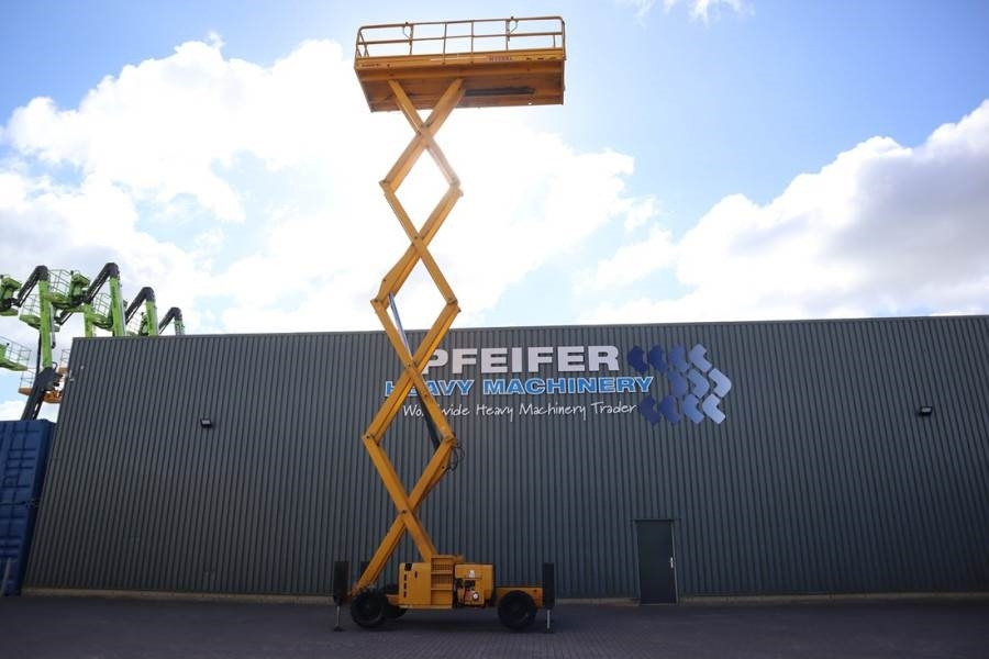 Haulotte H15SXL Diesel, 4x4 Drive, 15m Working Height, 500k - Scissor lift: picture 3 Haulotte H15SXL Diesel, 4x4 Drive, 15m Working Height, 500k - Scissor lift: picture 3
