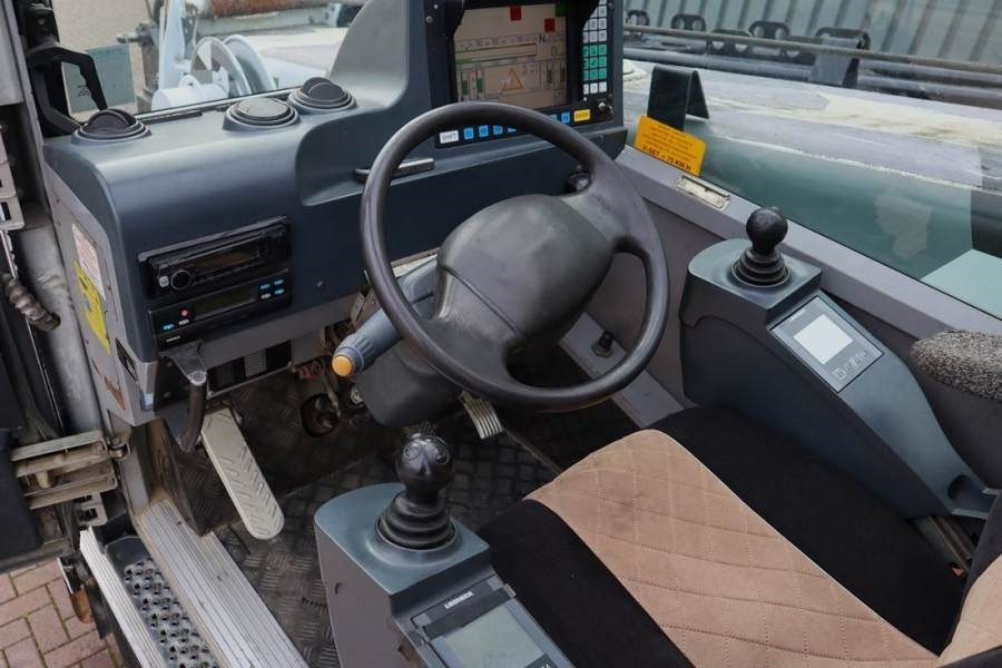 Liebherr LTC1055-3.1 Diesel, 6x6x6 Drive, 55t Capacity, 36m - All terrain crane: picture 4 Liebherr LTC1055-3.1 Diesel, 6x6x6 Drive, 55t Capacity, 36m - All terrain crane: picture 4