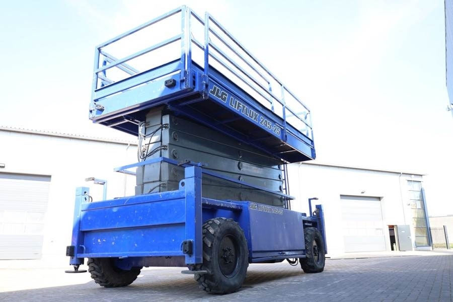 Liftlux SL245-25D 4WD Diesel, 4x4 Drive, 26.5m Working Hei  - Scissor lift: picture 2 Liftlux SL245-25D 4WD Diesel, 4x4 Drive, 26.5m Working Hei  - Scissor lift: picture 2