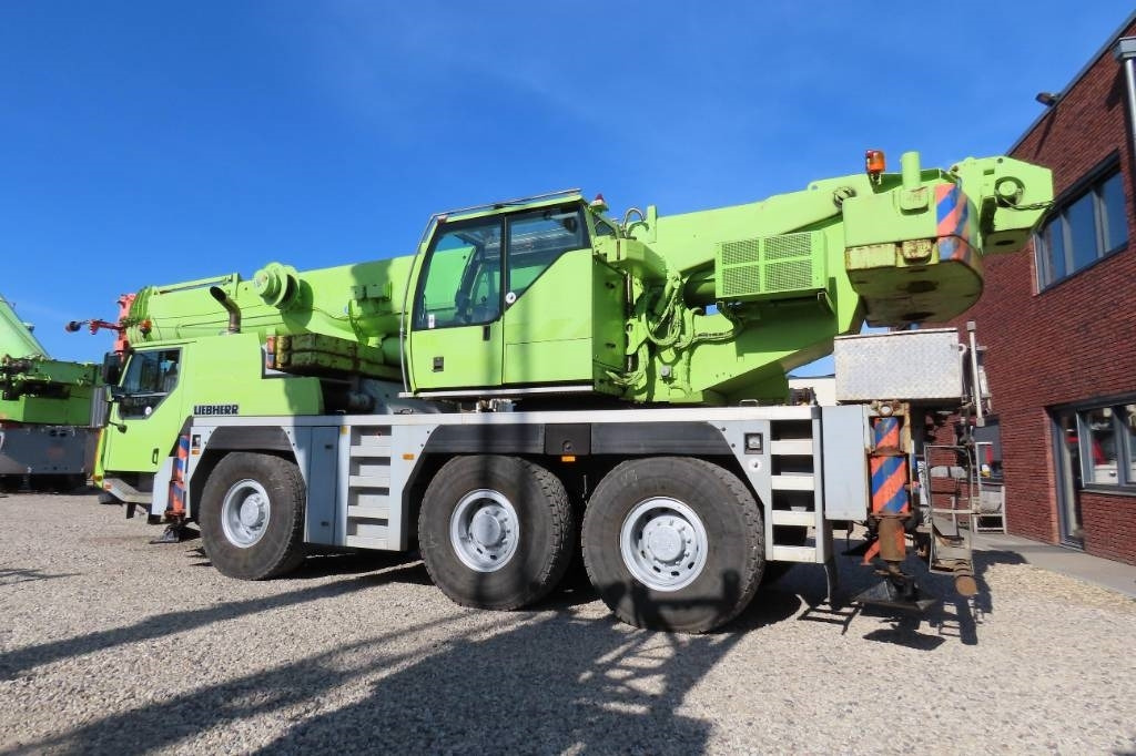 Liebherr LTM 1055-3.2  - All terrain crane: picture 4 Liebherr LTM 1055-3.2  - All terrain crane: picture 4