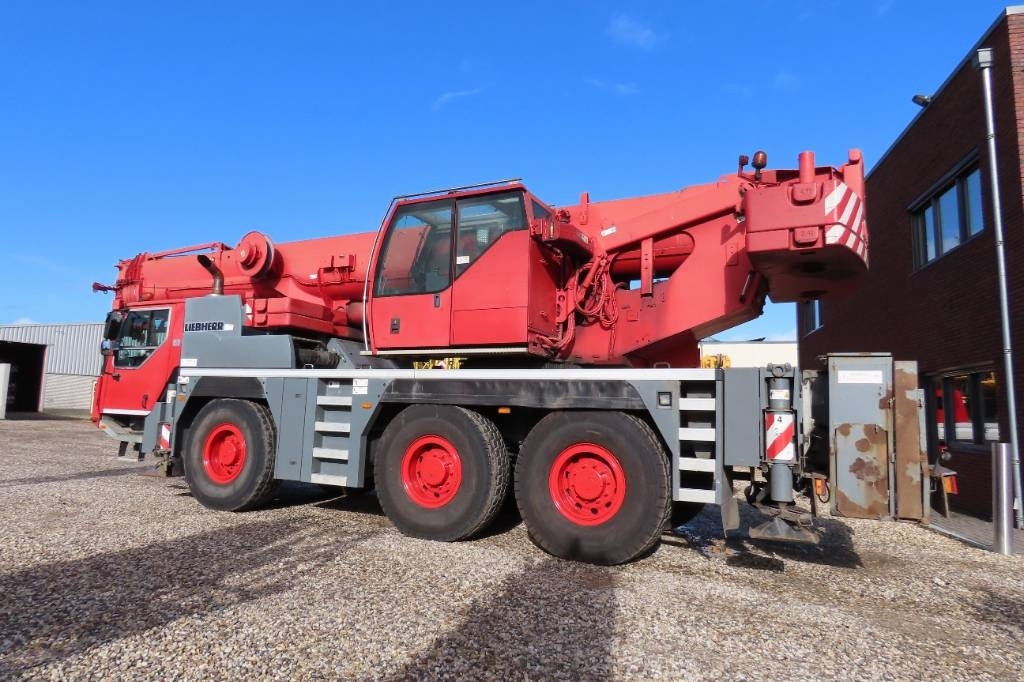 Liebherr LTM 1055-3.2  - All terrain crane: picture 4 Liebherr LTM 1055-3.2  - All terrain crane: picture 4