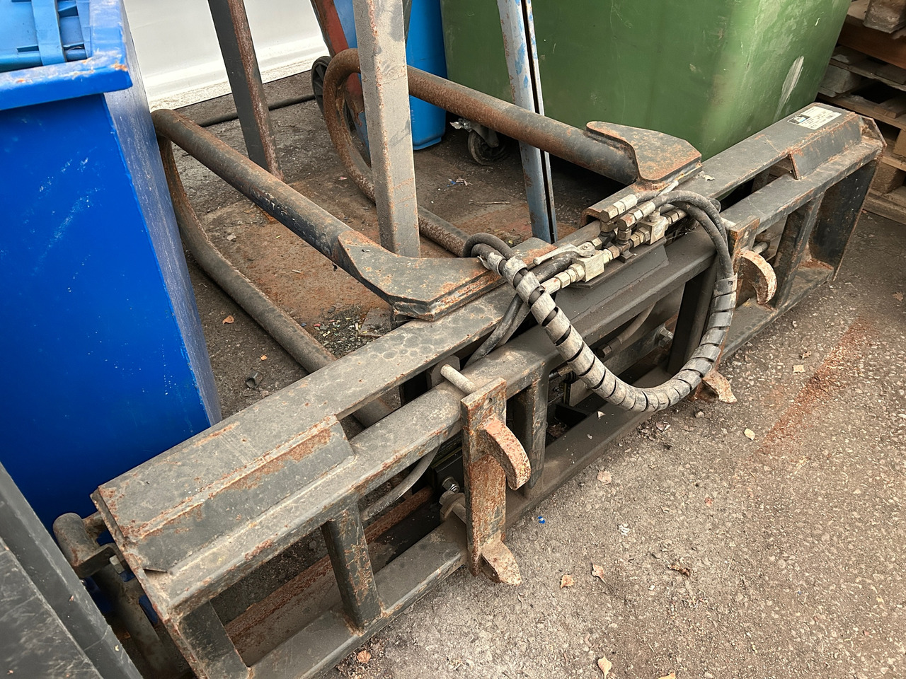 Ålö Quadrogrip Mk2 - Attachment for Agricultural machinery: picture 1 Ålö Quadrogrip Mk2 - Attachment for Agricultural machinery: picture 1