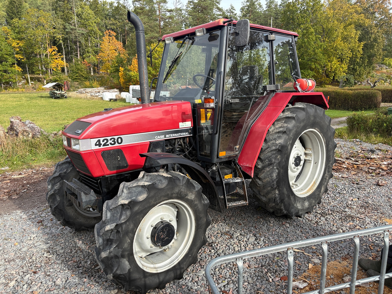 Case IH 4230 - Farm tractor: picture 1 Case IH 4230 - Farm tractor: picture 1
