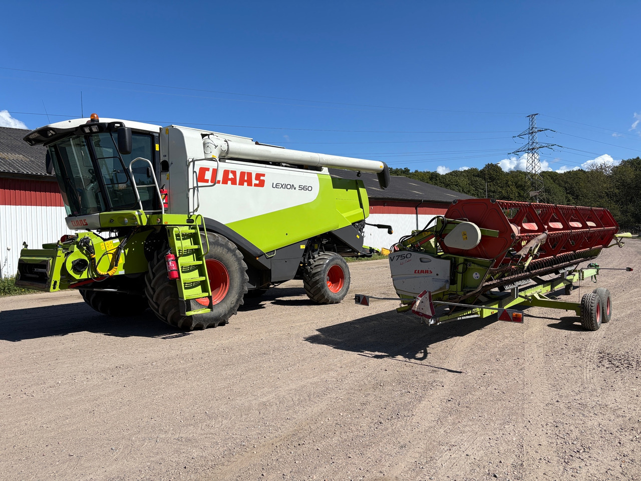 Claas Lexion 560 - Combine harvester: picture 1 Claas Lexion 560 - Combine harvester: picture 1