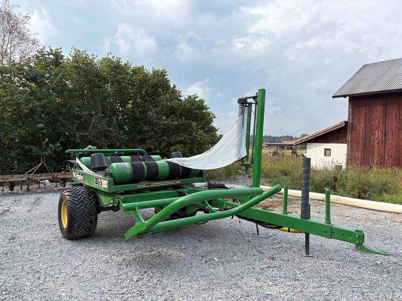 McHale 991C - Bale wrapper: picture 1 McHale 991C - Bale wrapper: picture 1