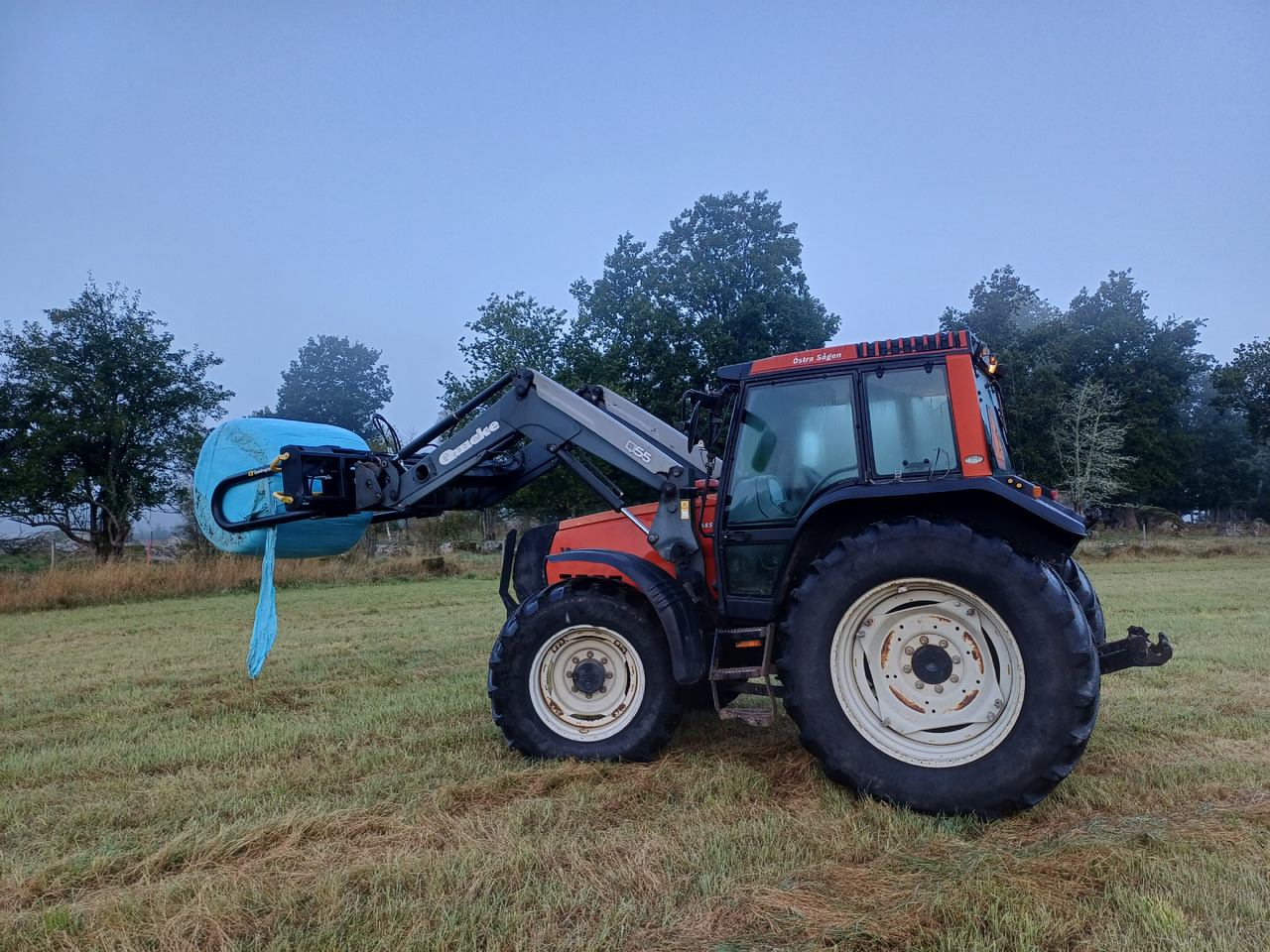 Valtra 6850 Hitech - Farm tractor: picture 1 Valtra 6850 Hitech - Farm tractor: picture 1